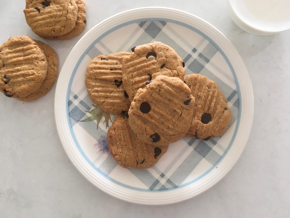 Vegan and Gluten-Free Peanut Butter and Chocolate Chip Cookies